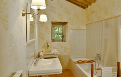 014-Bathroom-Montecucco.jpg