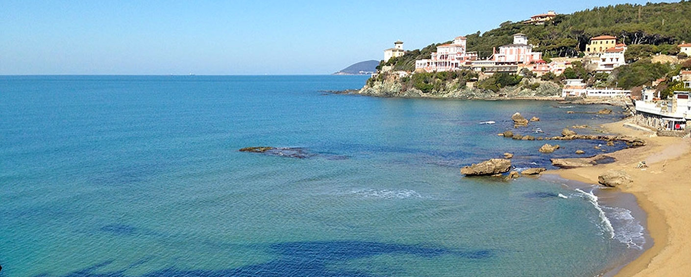 The Castiglioncello main beach, a natural amphitheater of verdant cliffs overlooking the Mediterranean