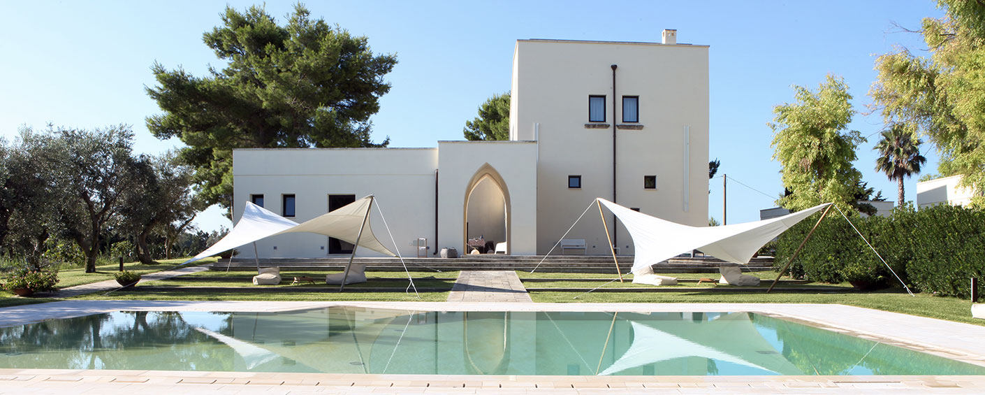 A modern villa with seven luxury suites close to enchanting Gallipoli and beautiful beaches