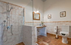 Castelrotto blue BR bath.jpg