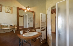 Castelrotto upstairs bath BR 6.jpg