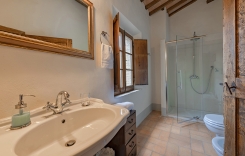 Castelrotto upstairs bathroom 2.jpg