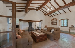 Castelrotto upstairs living 1.jpg