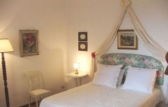 Rondine.jpg-bedroom